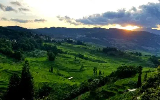 Xinlv Time Inn (Yuanyang Terraced Field Scenic Area)