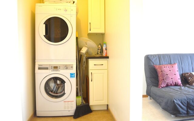 Sunny Westlake Suites by Metro