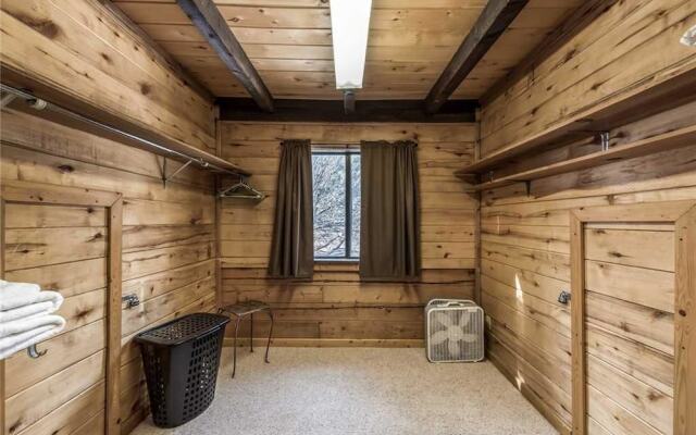 Antler Mountain Lodge - Four Bedroom Cabin
