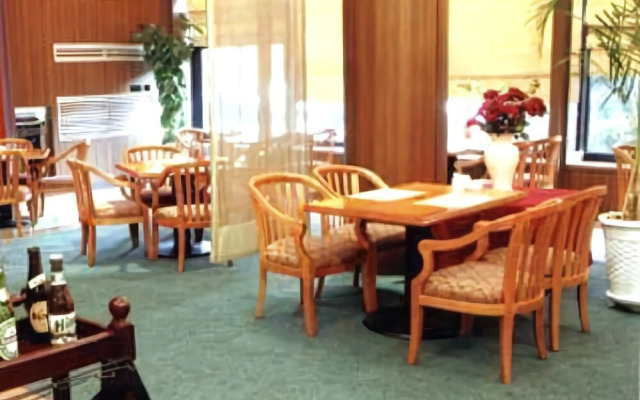 Hotel Green World