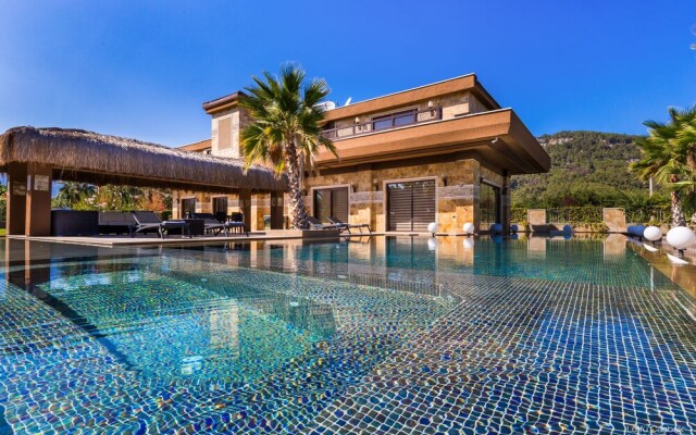 Villa Casa by Villatatilin