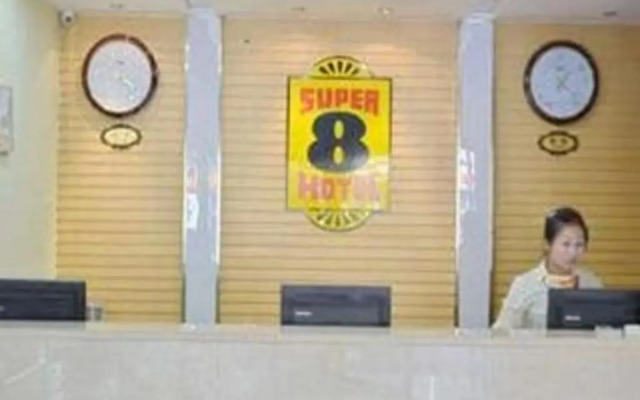Home Inn JiNan Railway Station Square