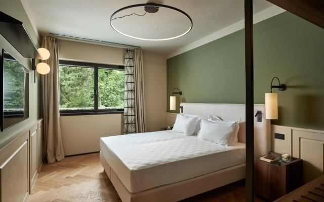 Maximilian Suites