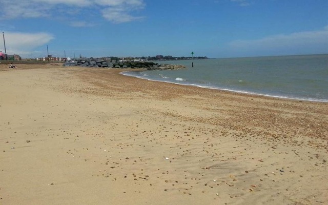 Modernly Furnished Holiday Home With Balcony, Near Felixstowe Beach
