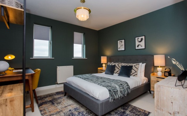 The Sparkford Gardens - Lovely 2bdr With Balcony