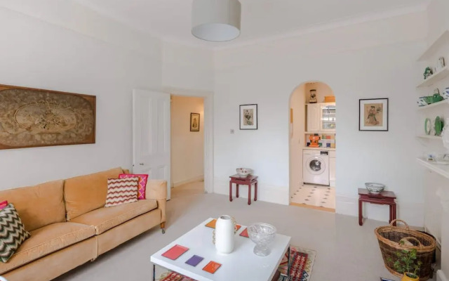 Traditional 2 Bed Apartment, Notting Hill
