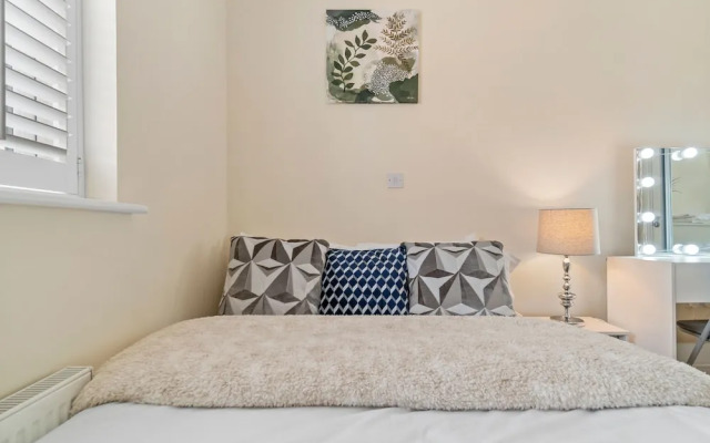 Impeccable 3-bed House in Hornchurch