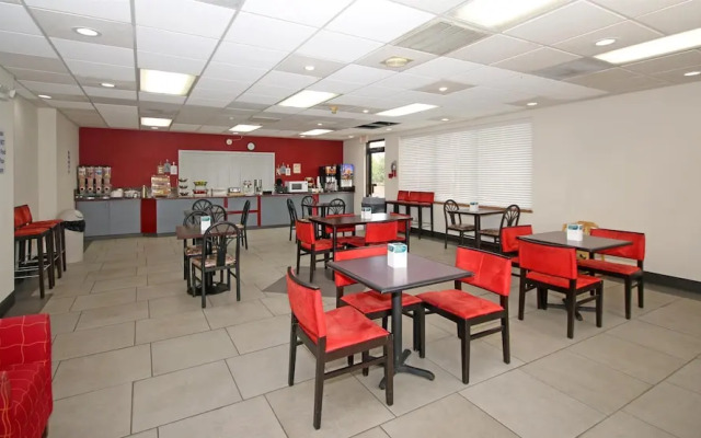 Knights Inn Pilot Mountain