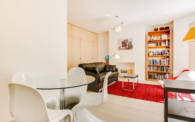 Stylish, Bright Apartment w/ Private Garden