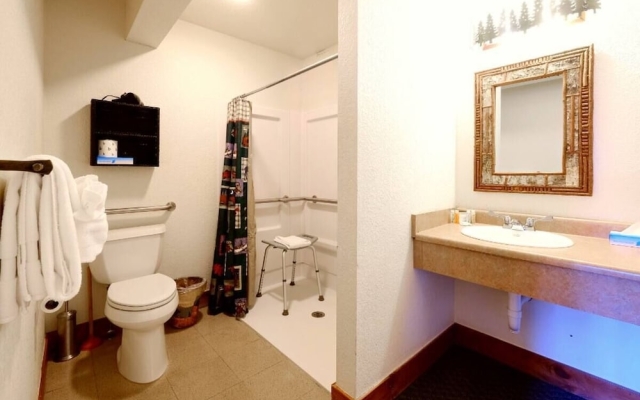 Private Lake Getaway with Kitchen