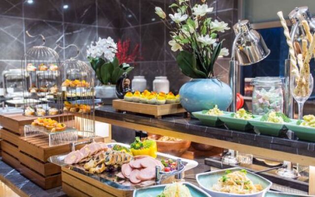 Homeinn Selected Hotel (Dalian Railway Station Youhao Square Metro Station)
