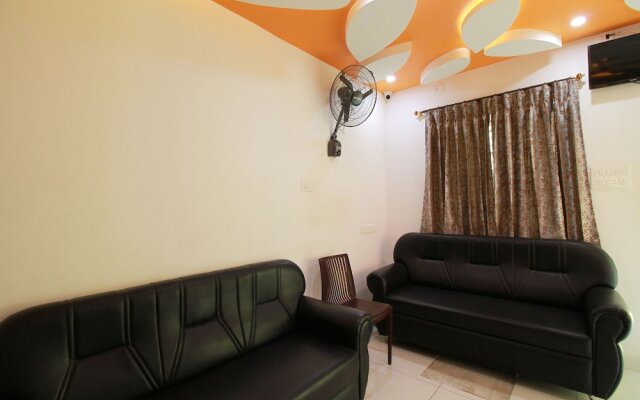 OYO 10835 Hotel Sri Sant