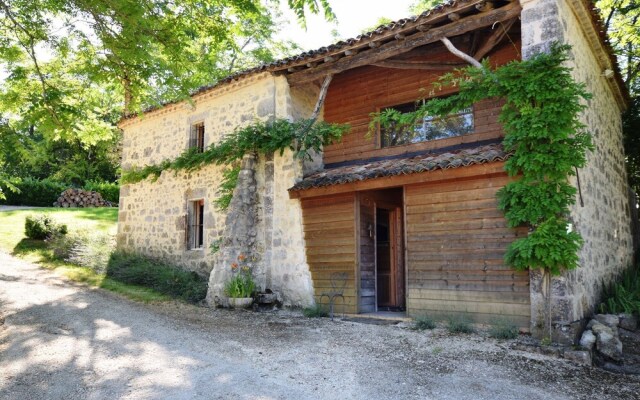 Rustic Castle in Bon-Encontre with Terrace