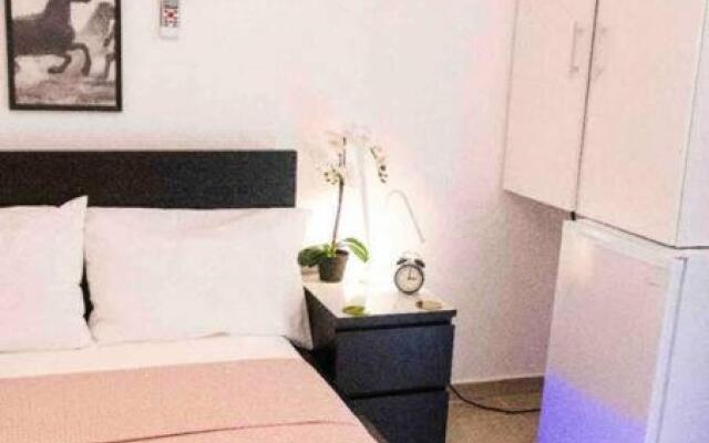 Studio Room, Room A, totally independent.
