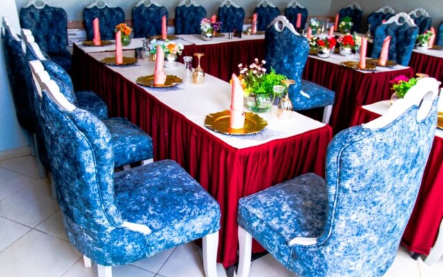 D'lykerz Hotel