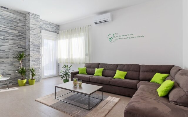 Serene Holiday Home in Novigrad with Private Pool