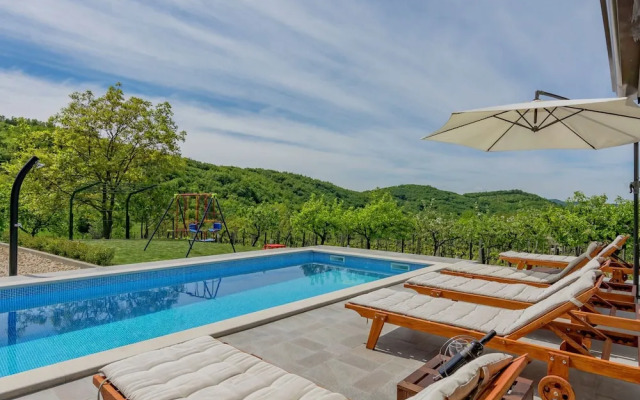 Apartment in Istria With Nature Views