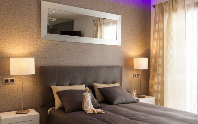 Mafloras Luxury Beach Apartment