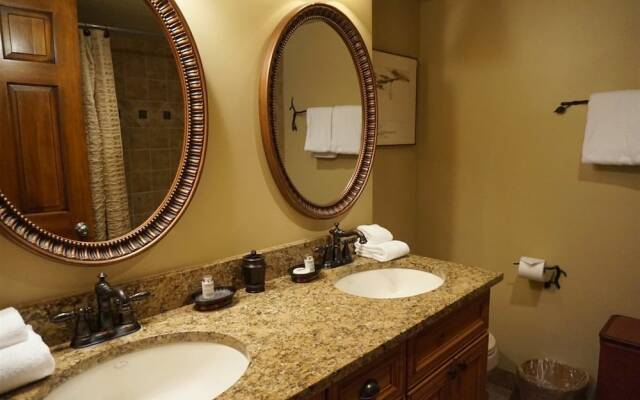 2 Bedroom Ski in, Ski out Luxury Residence Located on Fanny Hill in the Heart of Snowmass Village