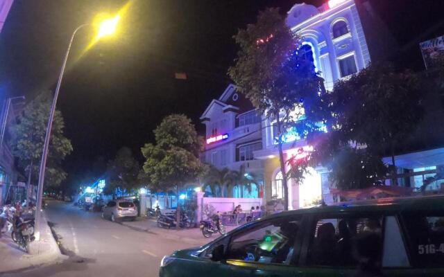Hoang Gia Hotel Con Đao