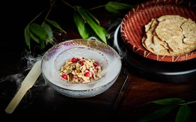 HUALUXE Ningbo Harbor City by IHG