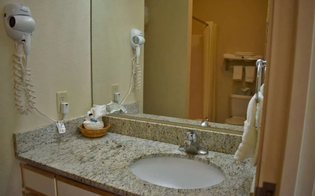 CrestHill Suites Wichita