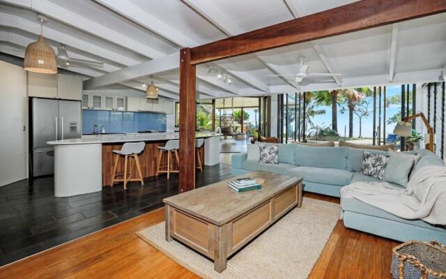Absolute Beachfront House with Private Pool