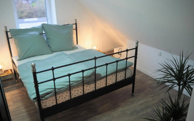 Kaffeevollautomat, Hängematte & Netflix, zentral