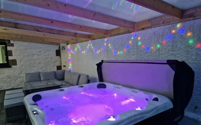 Kildonan House Village Centre Sleep 8 With hot tub