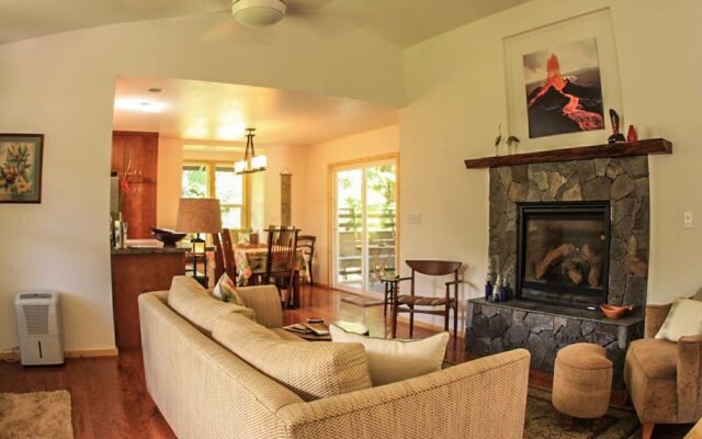 Hale OnaOna by Hawaii Volcano Vacations