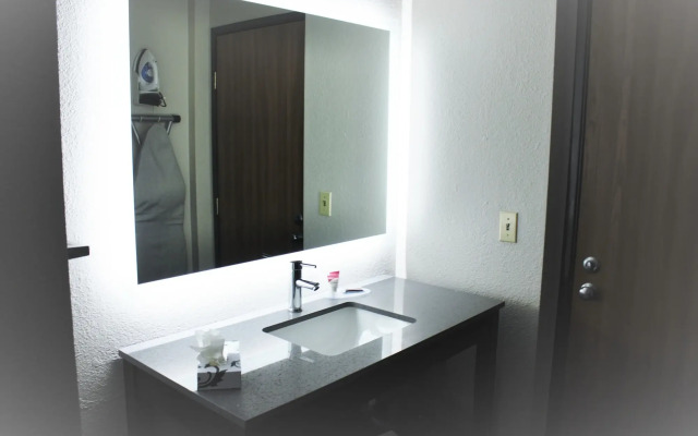 Country Inn & Suites by Radisson, Monterey Beachfront-Marina, CA