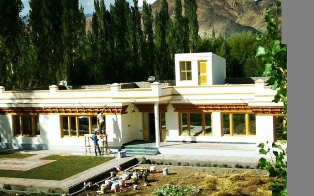 Chakshi Guest House