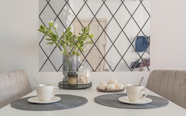 Лайт Апартаменты на улице Академика Парина 37А