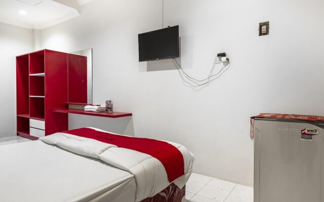 RedDoorz Plus @ Gunungsari Surabaya