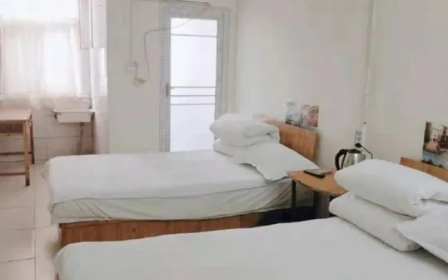 Gongyi Dongping Hotel