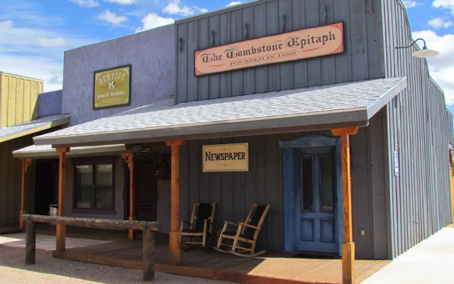 Tombstone Monument Guest Ranch
