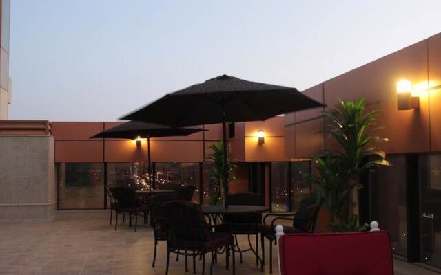 Platinum Suites Hotel Apartments