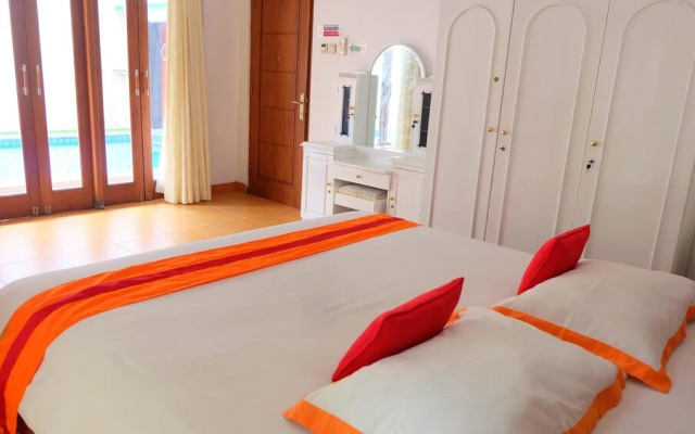 Villa Wirosaban With Private Pool By Simply Homy