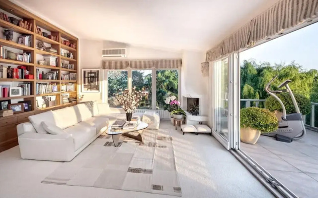 Enchanting 22 000m2 Property and Elegant 5 Bedroom Manor