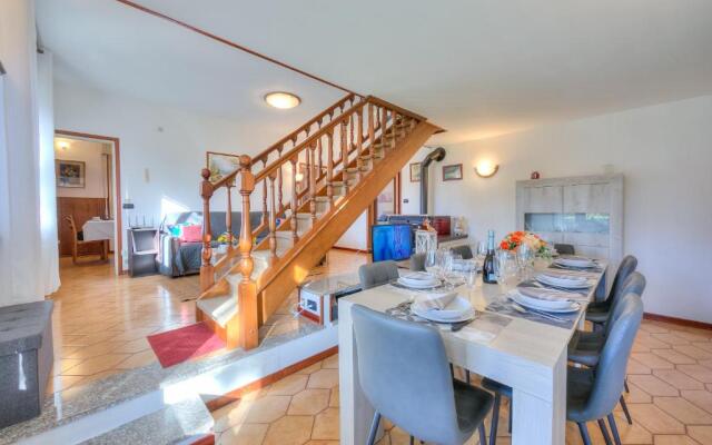 Cedar House Villa Few Minutes From Lake