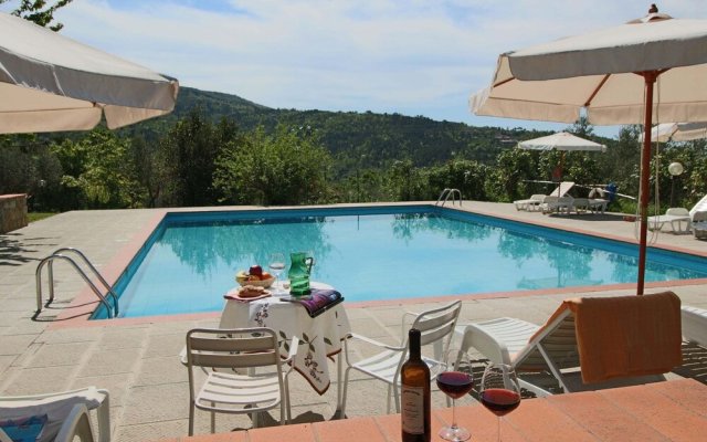 Rural agritourismo with panoramic swimming pool.