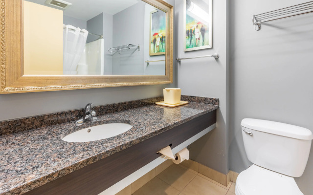 Quality Inn & Suites, Victoriaville,  QC