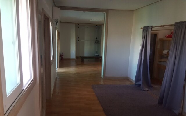 Centurial House - Hostel