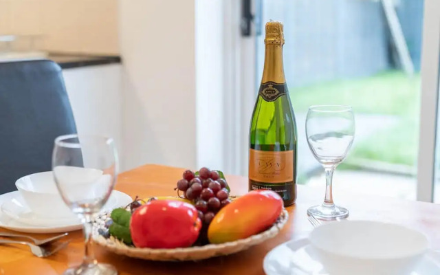 Superb Two Bedroom Duplex With Garden and Parking