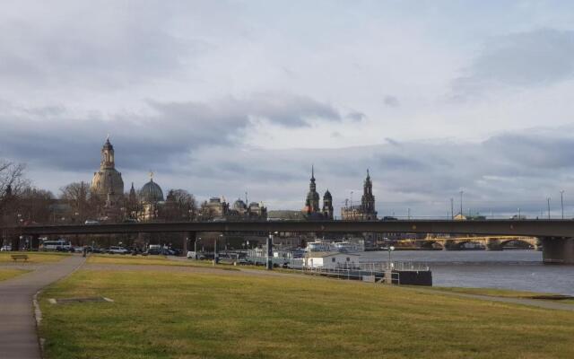 Elisenstrasse - Elbe und Terrassenufer, 34 qm