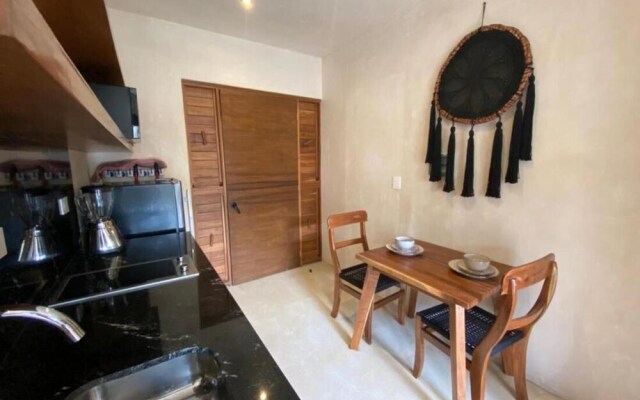 Deluxe Studio Direct Exit to the Pool