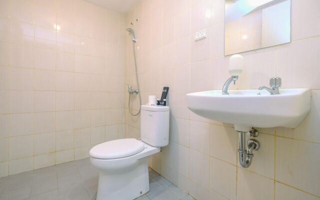 Elegant and Comfy Studio Amethyst Apartment