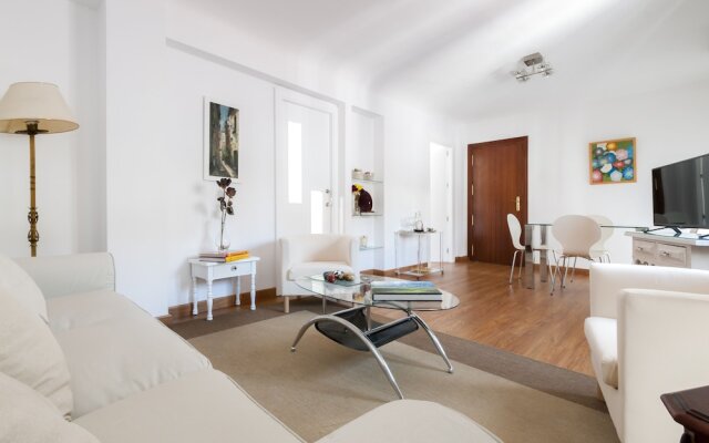 Beautiful Reformed Apartment For 3 Pax Atico Velarde