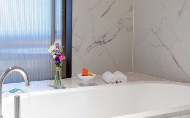 Imperial Traders Elong Hotel