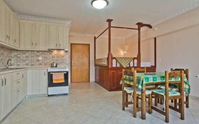 Fronis Apartment
